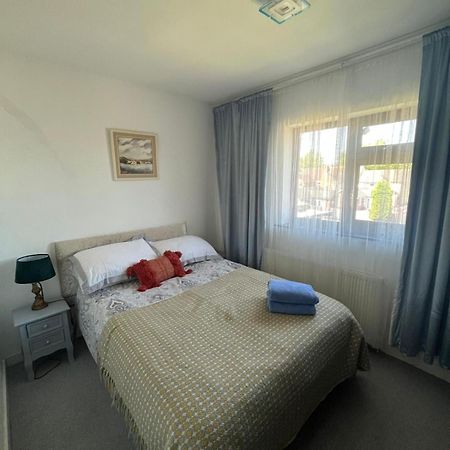 Hollemeadow Villa Bloxwich Eksteriør billede