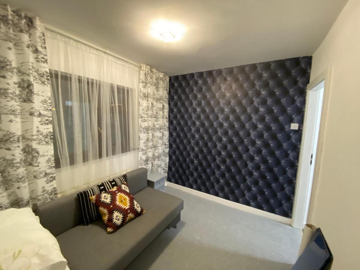 Hollemeadow Villa Bloxwich Eksteriør billede