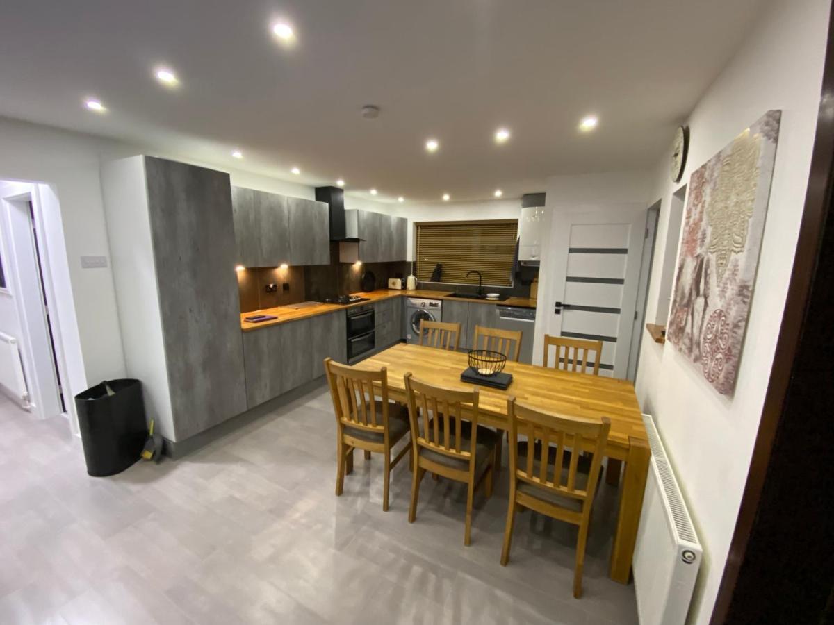 Hollemeadow Villa Bloxwich Eksteriør billede
