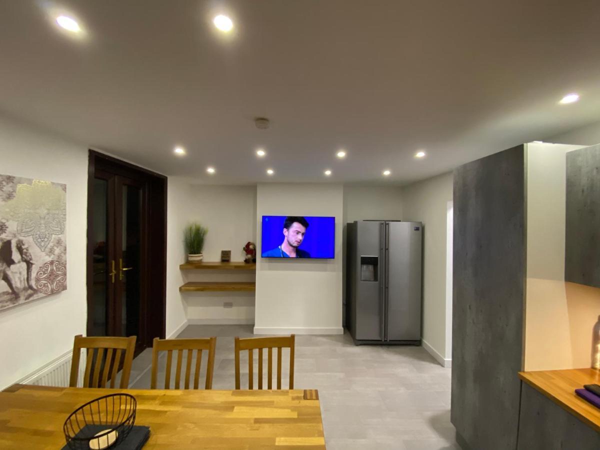 Hollemeadow Villa Bloxwich Eksteriør billede
